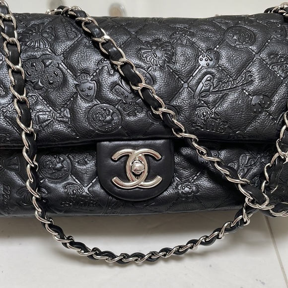 Chanel Black Lucky Charm Embossed Leather CC Flap Bag - Picture 2 of 11